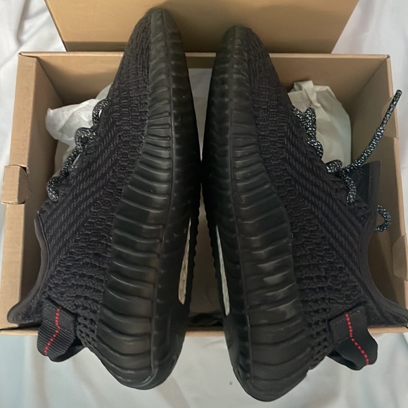 Yeezy Boost 350 V2 all black - Picture 6 of 10